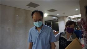 佯稱遊說促轉條例修法詐財 國民黨團主任遭約談涉立委貪污案的郭克銘被控向建商佯稱可遊說民代修正促轉條例，北檢26日約談郭克銘、國民黨立法院黨團主任沈建億（圖）、廖國棟助理丁復華等6人，27日凌晨移送複訊。中央社記者林長順攝 111年7月27日