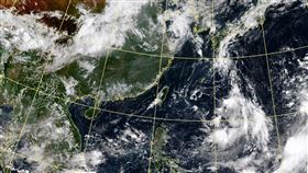 關島西北方海面的熱帶性低氣壓，氣象局表示，預估最快今（27）晚間生成為今年第5號颱風「桑達」。（圖／翻攝自氣象局）