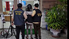 	
新／洗車場槍擊內幕　開槍只為充電器（圖／翻攝畫面）