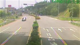 萬安演習，苗栗通霄，酒駕攔查不停，撞所長，罰24萬 (圖／翻攝畫面)