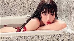 搬台中好不習慣！辣模上下全露「不開心了」網跪求地址暴動（辛尤里臉書）