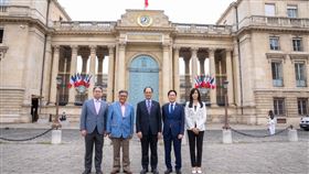 立法院長游錫堃與訪團拜會法國參議院。（圖／翻攝游錫堃臉書)