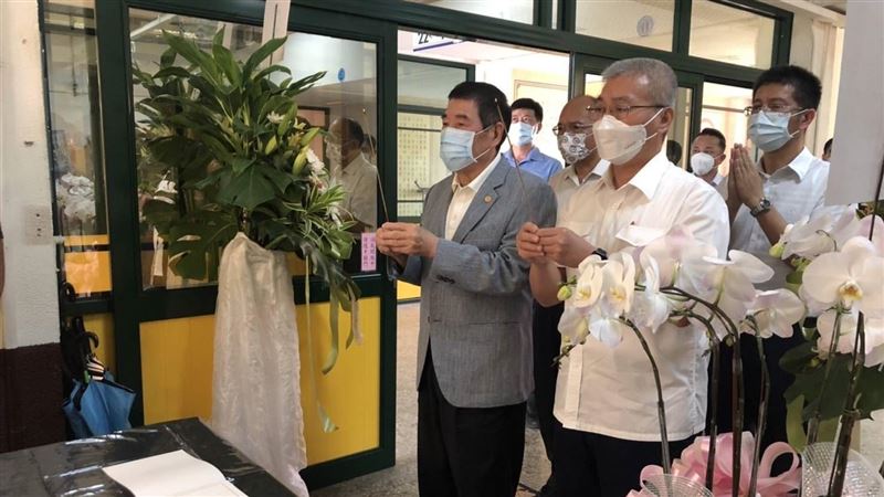刑警查案被撞死　方仰寧赴靈堂慰遺眷