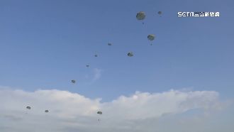 76官兵跳傘演習　最高6千呎太震撼