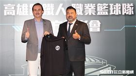 ▲高雄鋼鐵人籃球事務營運長鄭志龍和總經理高景炎合影。（圖／記者劉彥池攝影）