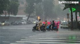 下雨天氣(記者陳弋攝影)