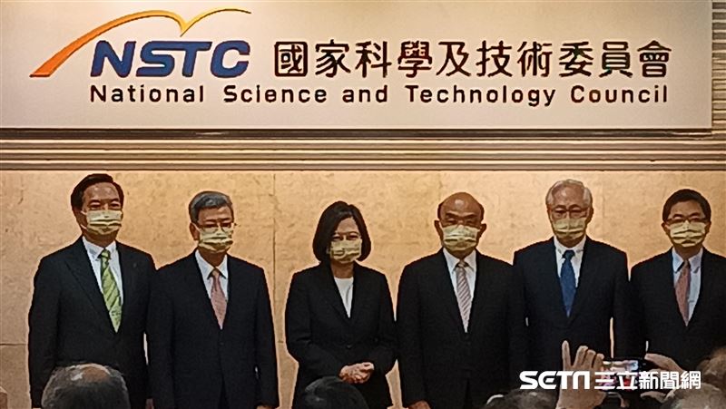 同台揭牌　蘇揆大讚陳建仁變幽默了