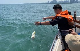 新北聯合海葬  潛水教練回歸生前最愛