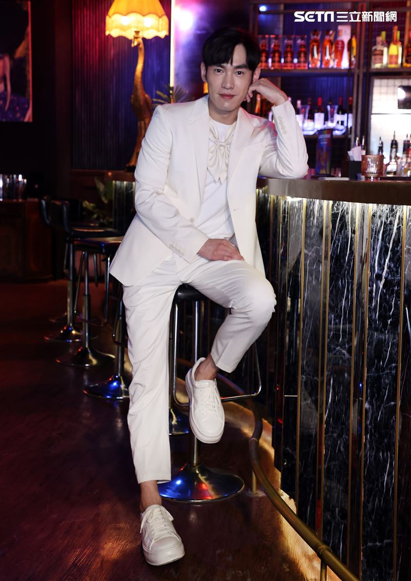 張書豪出席「妮波自由式」殺青採訪。（記者邱榮吉/攝影）