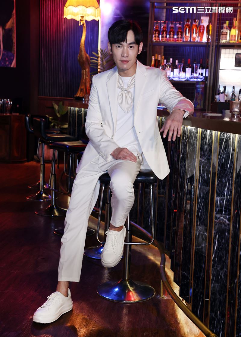 張書豪出席「妮波自由式」殺青採訪。（記者邱榮吉/攝影）