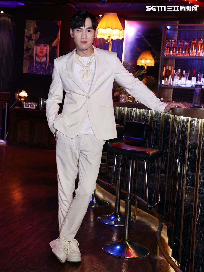 張書豪出席「妮波自由式」殺青採訪。（記者邱榮吉/攝影）