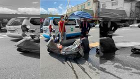 虎尾，老翁追撞車禍，路人善舉，扛木板遮陽擋烈日　（圖／翻攝自虎尾人讚出來臉書）