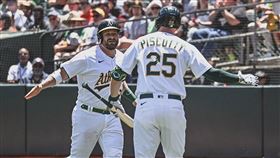 ▲佛特（Stephen Vogt）、皮斯卡提（Stephen Piscotty）敲出「背靠背全壘打」。（圖／翻攝自運動家推特）