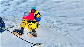 ▲曾格爾登頂海拔高度8047公尺的世界第12高峰布羅德峰。（圖／翻攝自曾格爾 Grace Tseng臉書粉專）