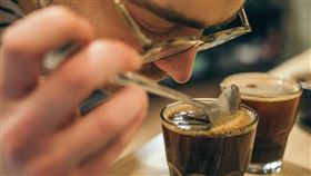 約5%曾感染COVID-19的人會出現長期喪失嗅覺或味覺的問題。（圖／翻攝自Unsplash圖庫）
