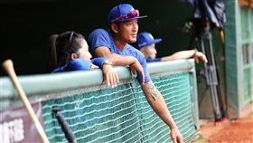 富邦悍將，林哲瑄，請喝飲料。（圖／翻攝自Fubon Guardians 富邦悍將棒球隊臉書）