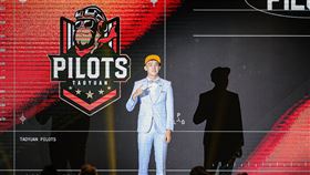 義守大學後衛白曜誠被領航猿用探花籤挑中。（圖／PLG提供）