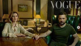 烏克蘭總統澤倫斯基和第一夫人歐倫娜為數位版「時尚雜誌」拍照。（圖／翻攝自olenazelenska_official IG）