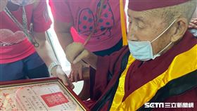 人瑞癌末爺慶生／華山基金會授權提供