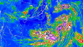 大低壓帶接近，週末水氣多。（圖／翻攝自氣象局）