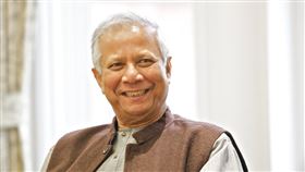 孟加拉肅貪機關28日表示，已對2006年諾貝爾和平獎得主、微型貸款先驅尤努斯展開貪腐調查。（圖／翻攝自維基共享資源；作者University of Salford Press Office，CC BY 2.0）
