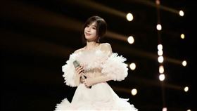 王心凌演唱經典歌曲。（圖／翻攝自微博）