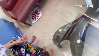 童被民宿玻璃桌壓傷　業者反要求賠償