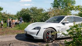 ▲Taycan純電跑車環遊世界支持當地計劃。（圖／Porsche提供）