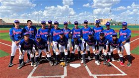 小馬青棒桃園平鎮投打發揮擊敗地主桃園市平鎮高中參加美國小馬聯盟世界青棒賽，30日首戰與地主德州聖安東尼奧隊交手，桃園平鎮團隊投打發揮以15比0、4局拿勝。（球隊提供）中央社記者謝靜雯傳真  111年7月30日