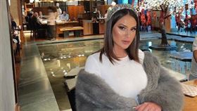 網紅葛雷絲（Grace Athanatos）
https://www.instagram.com/p/CYQzkrIP_M2/