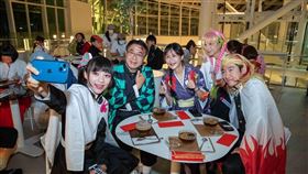 眾女神突現身殭屍展 Cosplay裝扮成「嬌」點。（圖／翻攝自黃偉哲臉書）