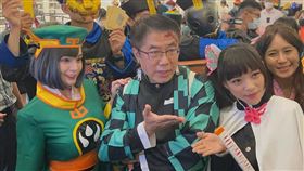 「雪乳戰神」郭鬼鬼正式重返殭屍展同框市長黃偉哲（中）。（圖／翻攝自郭鬼鬼臉書）