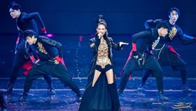 李玟獻唱百花獎卻走音。（圖／翻攝自微博）