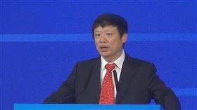 環時年會談兩岸關係  以武促和論貫穿全場（2）「2021環球時報年會」5日以「疫情下世界，危局與變局」為題在北京登場，由近來被舉報涉及私生子的總編輯胡錫進（圖）作開場白。中央社記者邱國強北京攝　109年12月5日