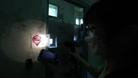 陽明書屋神秘巡守步道  化身戶外版密室逃脫陽明書屋前身是中興賓館，為吸引更多年輕人認識與了解歷史，書屋解說員們發想出「巡行者」實境解謎遊戲，帶領玩家透過解謎了解書屋的故事。中央社記者趙世勳攝  111年7月31日