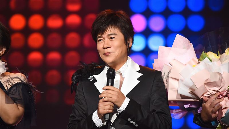 小鄧麗君知道嗎？洪榮宏脫衣露點了
