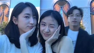 柯佳嬿「合照被亂入」　意外同框坤達