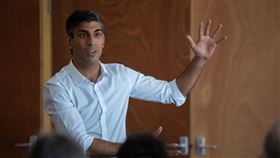 英國執政黨保守黨黨魁選舉。前財相蘇納克7月31日推出減稅政策，與他原本先控制通貨膨脹、降低赤字再減稅的政見明顯不同。（圖／翻攝自facebook.com/rishisunak）
