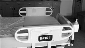 ICU護理師林婷分享和一名阿嬤對話，讓她瞬間毛骨悚然。（圖／翻攝自「林婷一下吧 icu護理師」臉書）