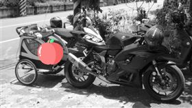  重機男加裝「雙輪嬰兒車」時速60拖行小男童：以後載著環島。爆料公社