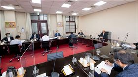 行政院長蘇貞昌今（1）日召開擴大防疫會議。（圖／行政院提供)