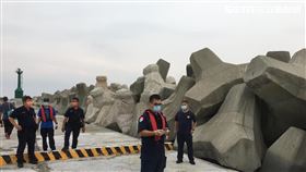 高雄,西子灣,消坡塊,白骨,四肢