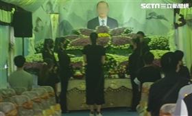 潭子滷味攤曾姓老闆告別式，女友全程出席送別。（圖／翻攝畫面）
