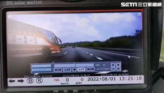 客運翻車畫面曝！單側不停「翹孤輪」