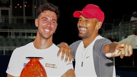 ▲基爾喬斯（Nick Kyrgios）攜手科基納基斯（Thanasi Kokkinakis）奪下亞特蘭大公開賽男雙冠軍。（圖／翻攝自Atlanta Open推特）