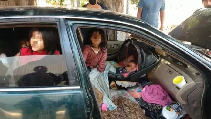 弱勢爸媽帶8孩住車上　畫面惹鼻酸