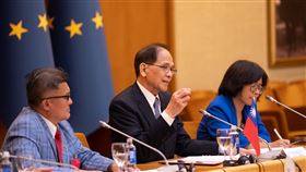 游錫堃率團訪國會大樓　見證立陶宛簽署獨立宣言歷史 圖／游錫堃臉書