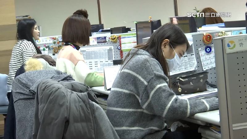男均所得高女1.5倍　十年差距最小