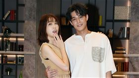 安俊朋、黃甄妮出席「門當互懟愛上你」早安社區奇葩居民記者會。（記者邱榮吉/攝影）