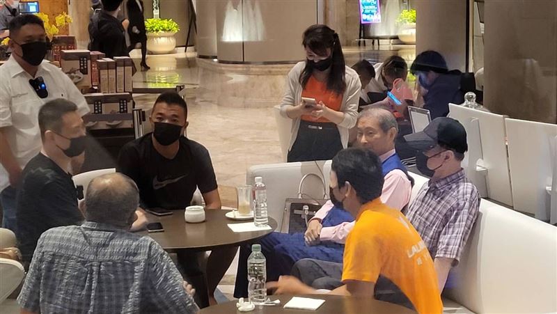 裴洛西訪台！張安樂卡位君悅飯店大廳